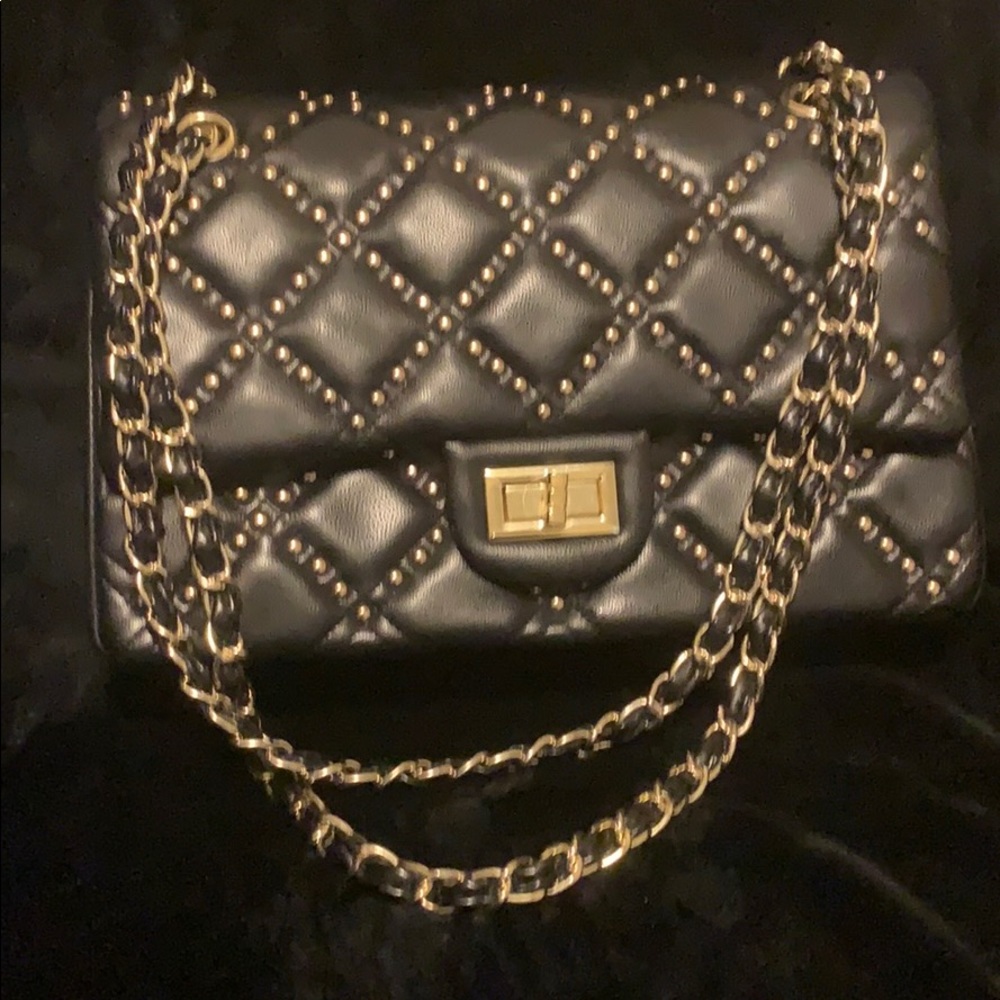 Classy purse for a night out. Great qualit…